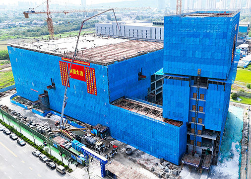 喜讯 | 首量医疗新大楼喜封金顶！